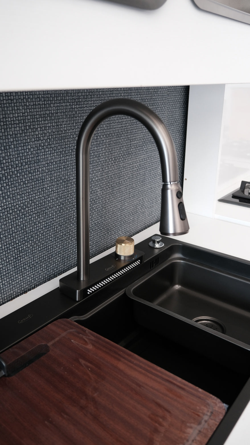 Crauf Dolce Vita Waterfall Faucet 4095 Mutfak Bataryası Lifestyle Görseli