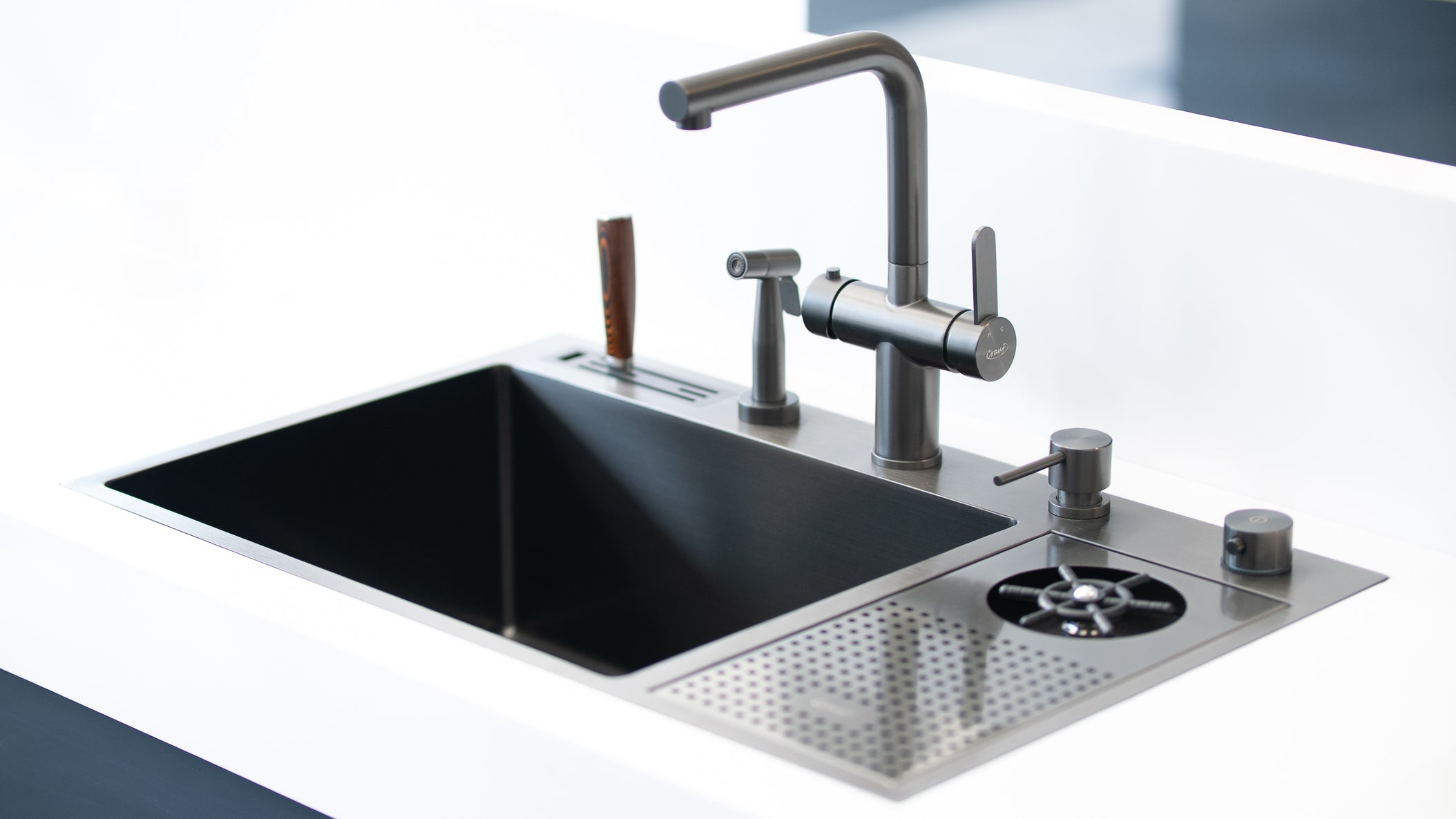Crauf Lusso Station Kitchen Sink Faucet 4045 Lifestyle Görseli